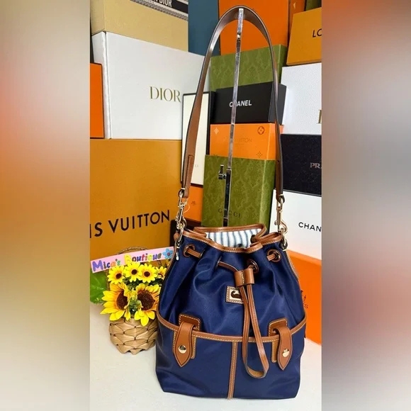 🆕DOONEY & BOURKE Drawstring Bucket Bag ~Navy blue~ - Picture 6 of 17